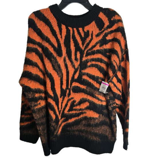 Topshop Sweaters - Topshop NWT KNITTED Zebra Fluffy Sweater size 8-10 oversized look